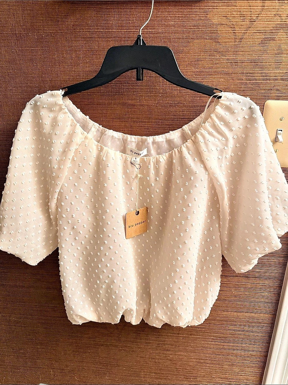 NEW WITH TAGS!  blu pepper Textured Blouse in Cream Size Small
